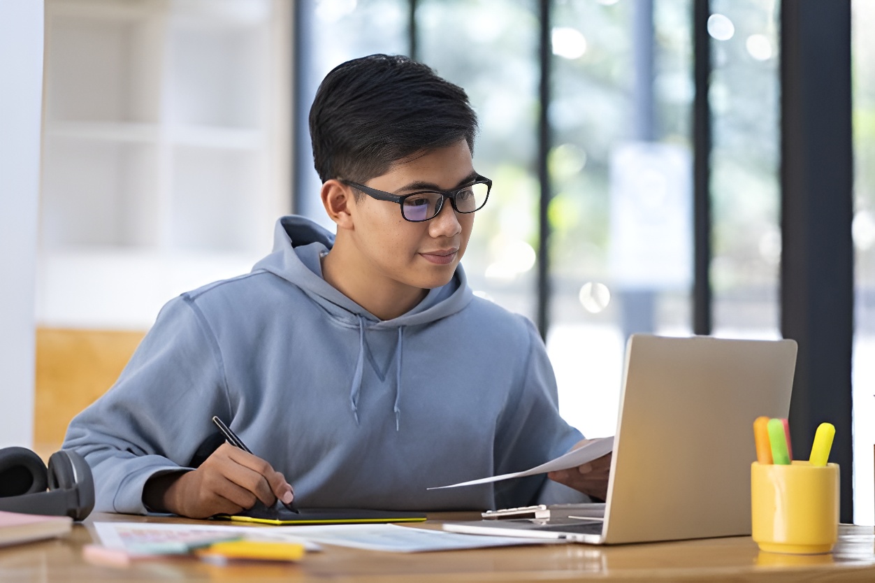 O guia completo para calcular o Retorno do Investimento em campanhas de captação de alunos